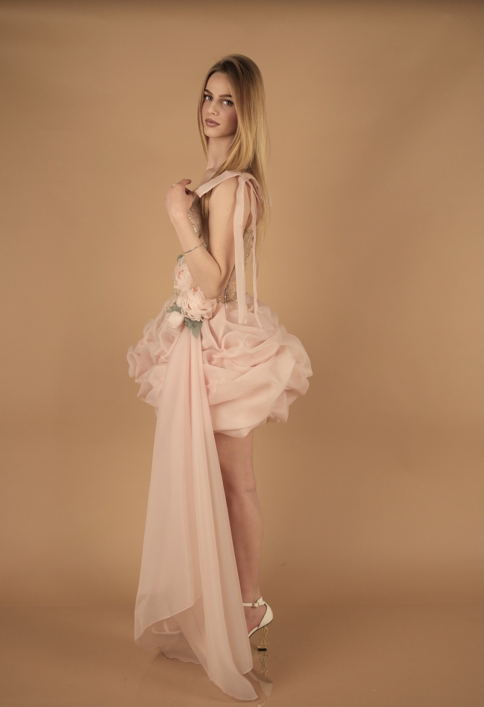 EM HAUTE COUTURE